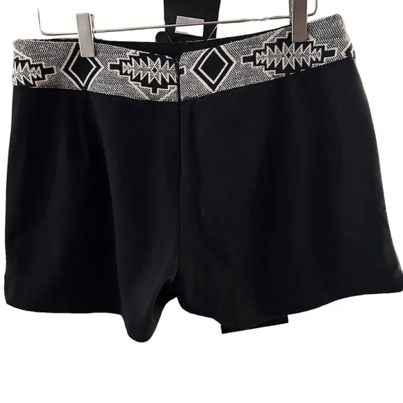 Graphic Skort - Aztec Pattern by Rinascimento - Picture 4 of 9